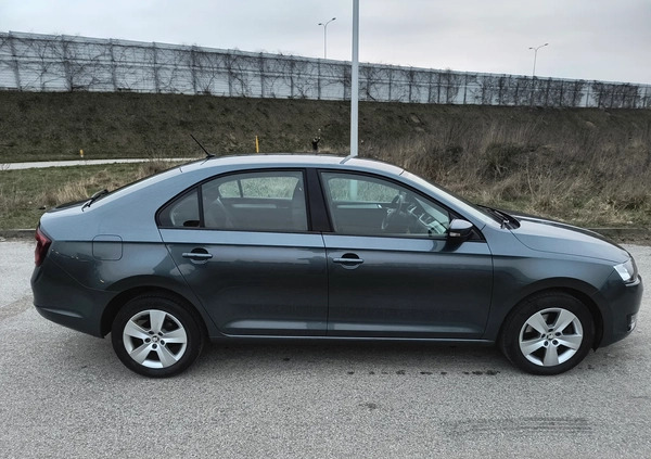 Skoda RAPID cena 40000 przebieg: 208179, rok produkcji 2019 z Warszawa małe 562